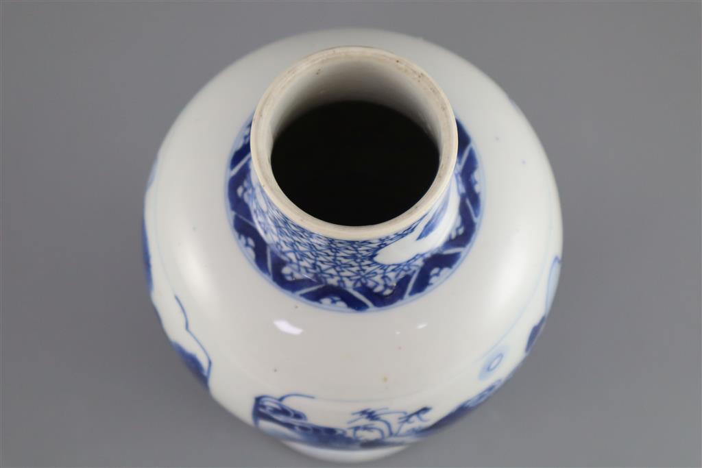 A Chinese blue and white baluster vase, Kangxi period, 23cm high